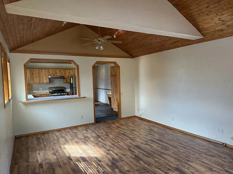 3682 Breckenridge Rd — Photo 9