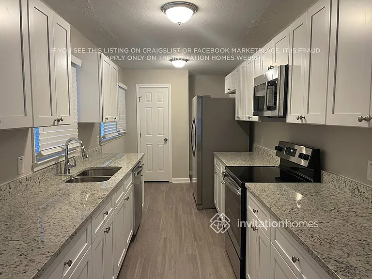 1861 Kinridge Rd — Photo 3