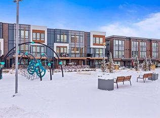 62 SW Norford Cmn NW, Calgary, AB T3B6G6