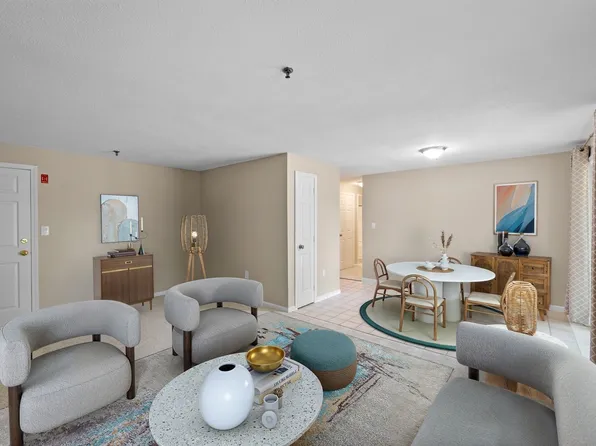 68 Lantern Ln Unit 7, Dracut, MA 01826