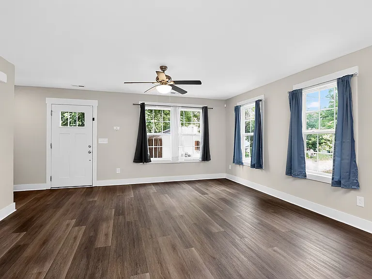 1007 Wilmouth St — Photo 9
