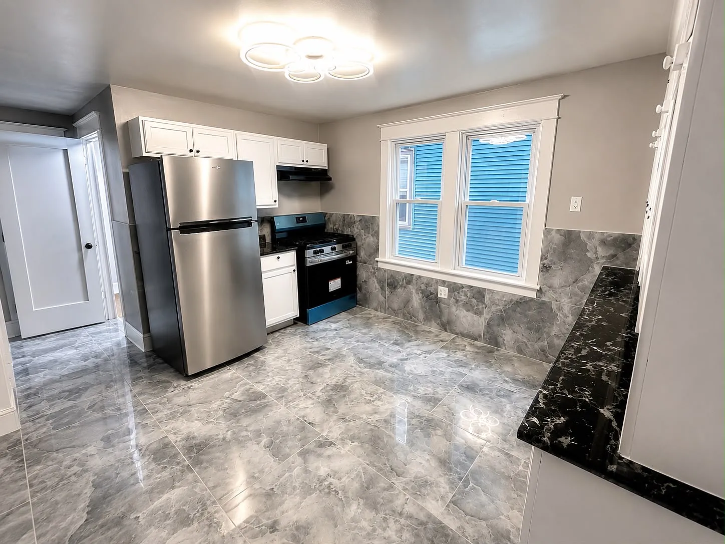 6 bed, 2365 sqft, $1,750 — Photo 3