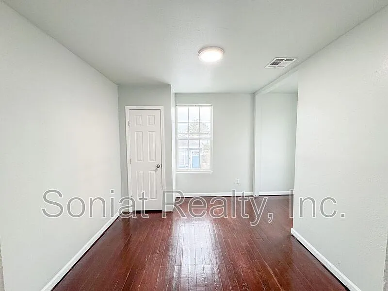 3 bed, 2.0 bath, 1250 sqft, $1,750 — Photo 2