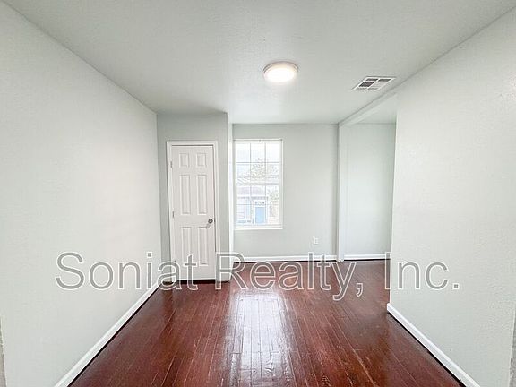 2nd image of 3433 La Salle St
