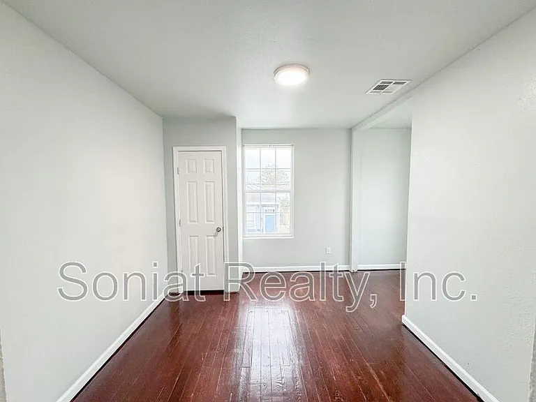 3433 Lasalle St — Photo 2