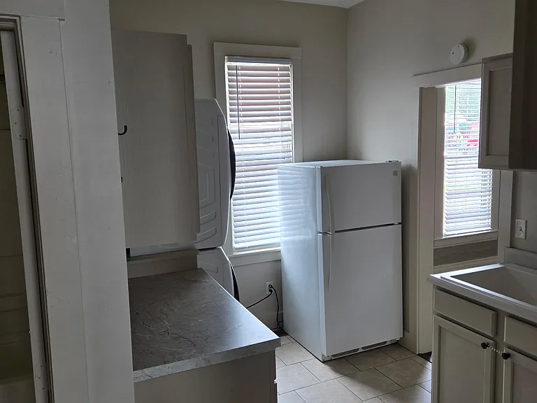 221 W Main St #221 — Photo 7