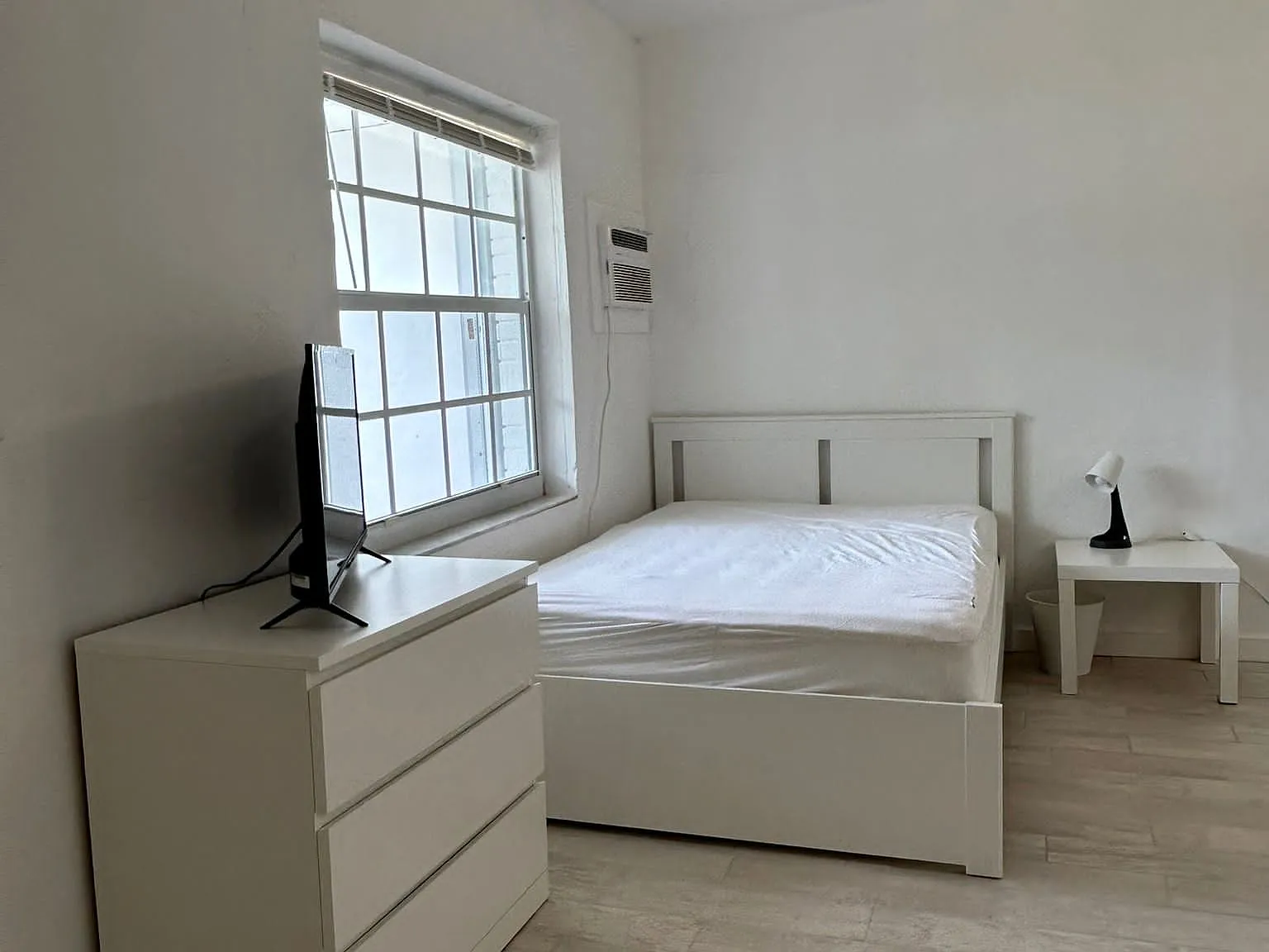 Studio, 300 sqft, $1,400 — Photo 3