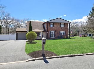 14 Rita Dr, Mount Sinai, NY 11766