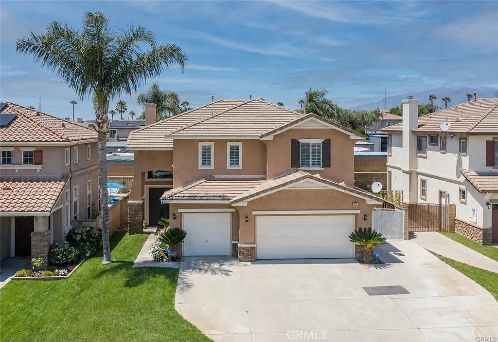 5 bed, 3192 sqft, $4,300 — Photo 1
