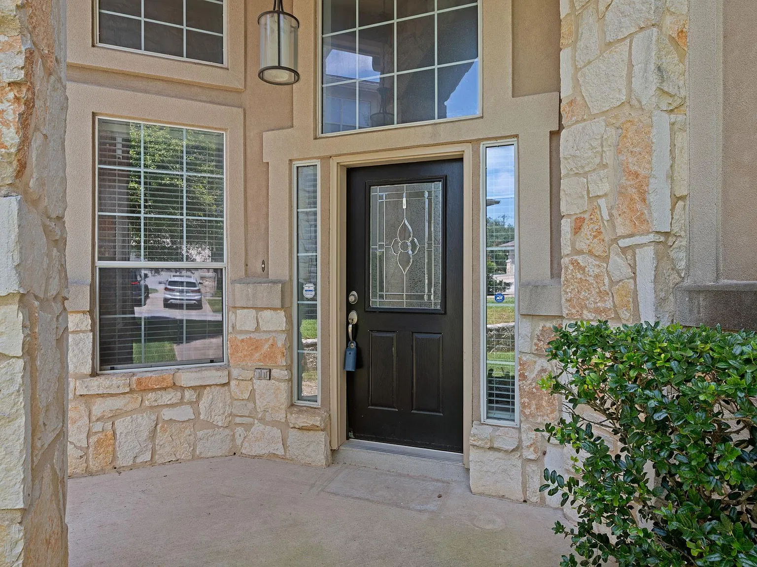 3 bed, 2.5 bath, 2119 sqft, $2,825 — Photo 3
