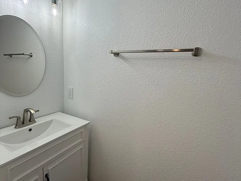 300 Grove Ct — Photo 15