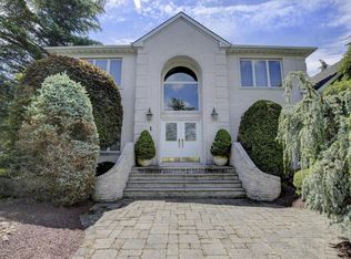 1 Glen Wood Ct, Manalapan, NJ 07726