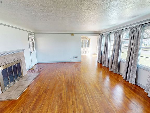 4th image of 480 Gilbert St