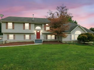 20 Bernadette Way, Washingtonville, NY 10992