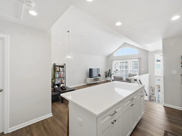 7214 Farmstead Ln — Photo 10