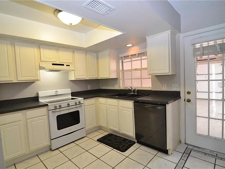 106 S Primrose Dr — Photo 4
