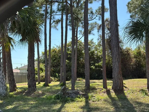 662 SE Polynesian Avenue, Port St Lucie, FL 34983