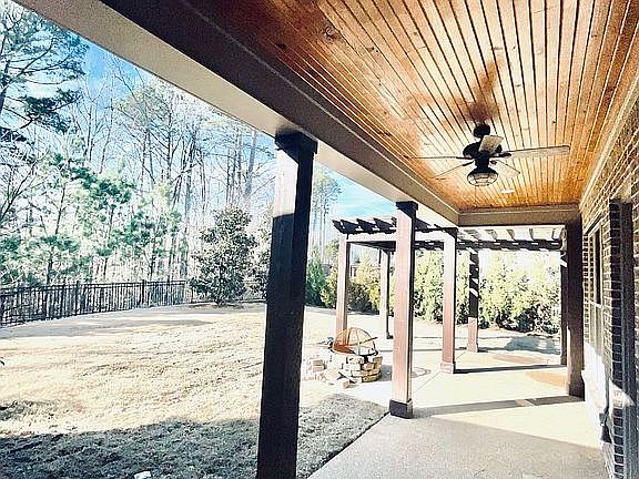 3rd image of 617 Sweetgum Ln