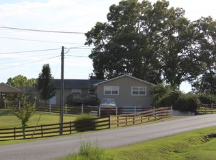 105 Midway Dr, Oliver Springs, TN 37840