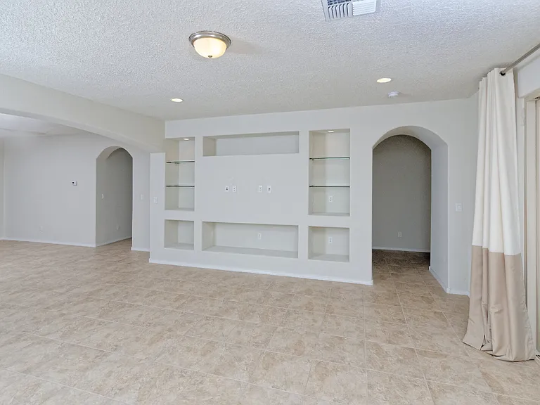 817 Palo Alto Dr NE — Photo 2