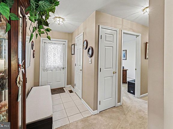 5th image of 400 Locust St