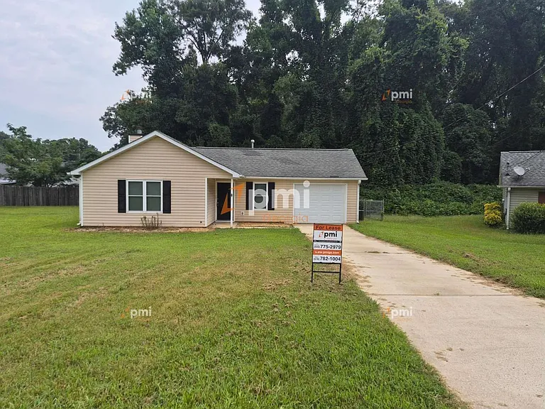 2 Pelham Ct — Photo 1