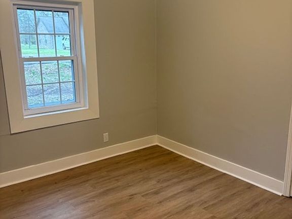 3rd image of 205 Lowry Cir