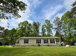 182 Forest Dr, Parkersburg, WV 26104