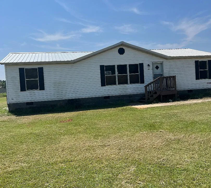 28 Riverside Dr