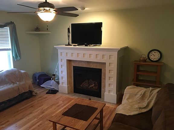 4th image of 174 Silverberry St