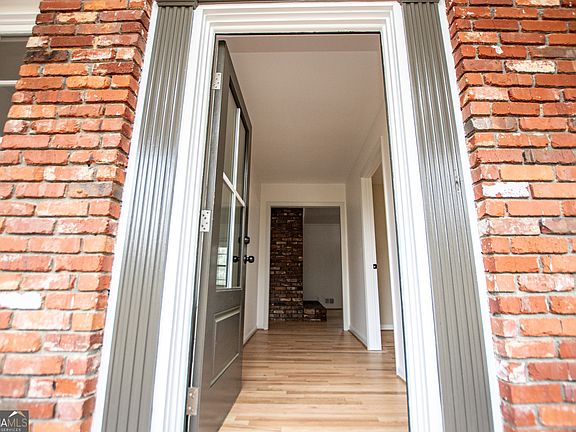 5th image of 320 Almon Rd