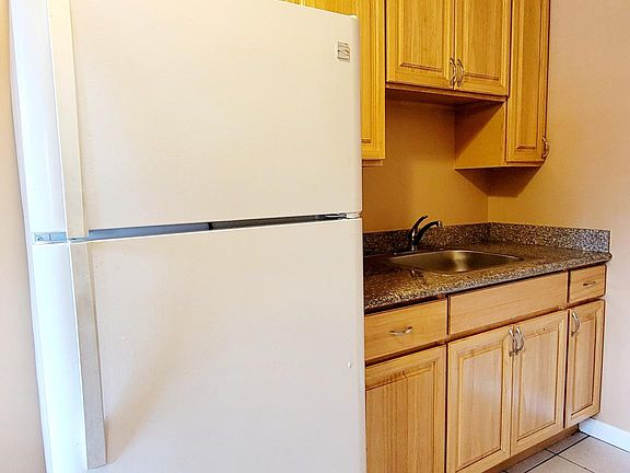 3rd image of 321 Oak Ave APT 5