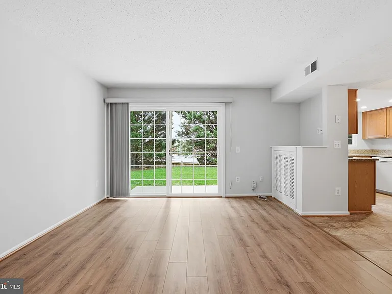 119 Fort Evans Rd SE #B — Photo 11