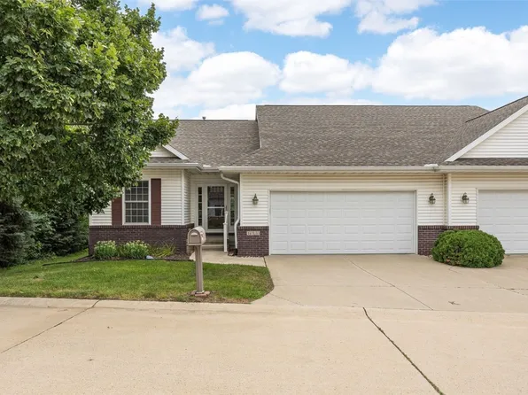 1816 Emmy Ln, Hiawatha, IA 52233