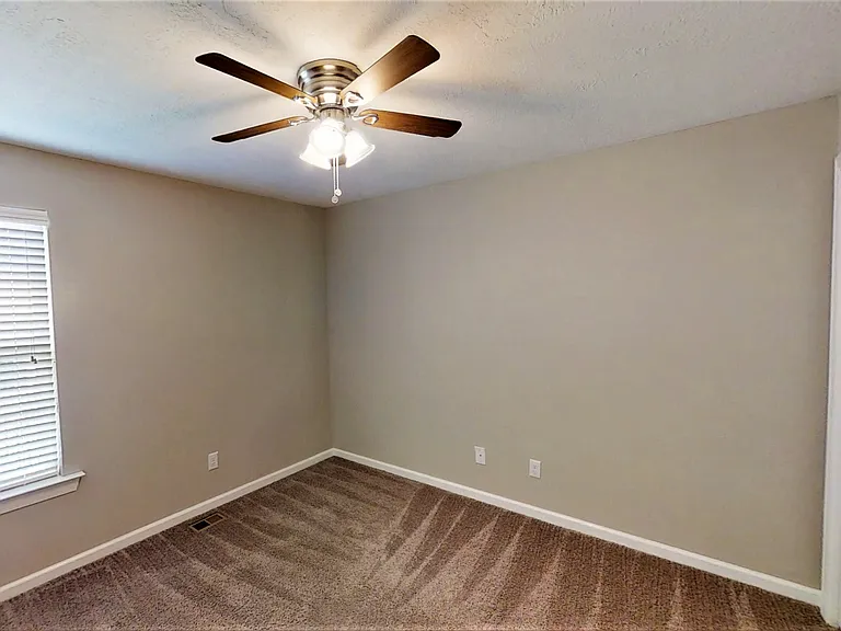 407 Brantley Cove Cir — Photo 18