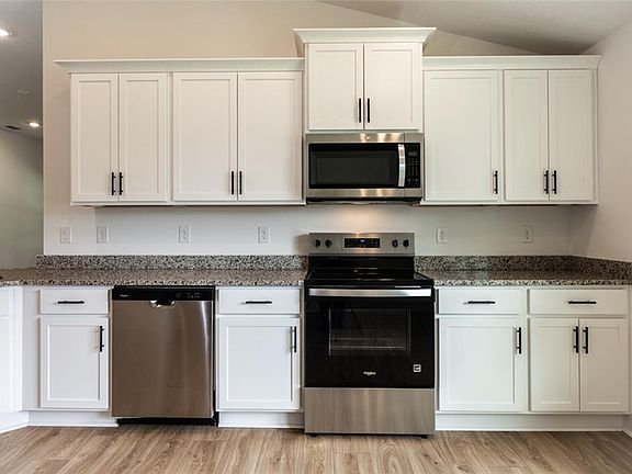 3rd image of 33 FARNELL LANE