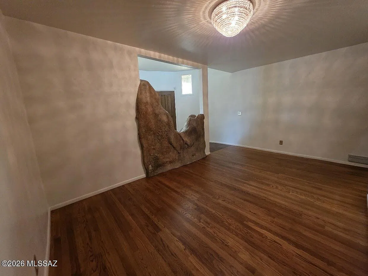 4 bed, 2.0 bath, 2137 sqft, $1,995 — Photo 3