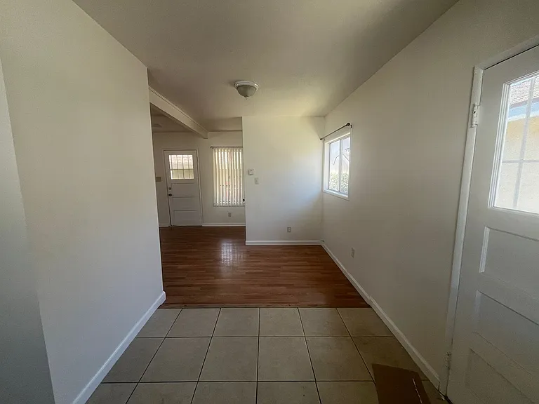 8020 Bright Ave — Photo 9