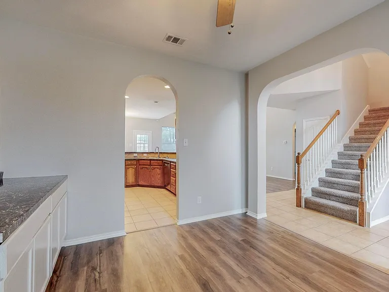 4134 Petersburg Dr — Photo 6