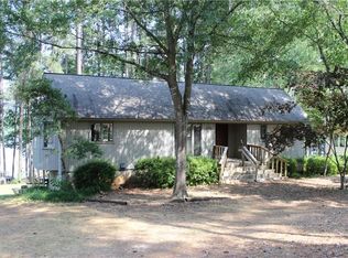 409 Circle Dr, Townville, SC 29689