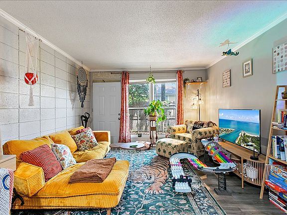 2nd image of 3307 Mayflower St #2