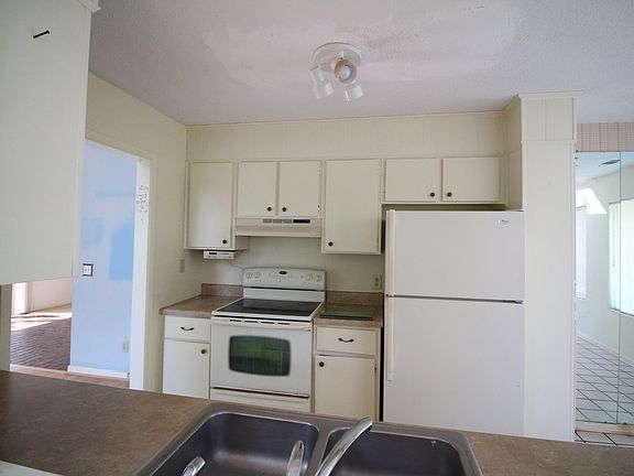 5th image of 11 Fawn Ln