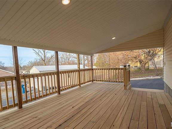 5th image of 305 Cape Rd