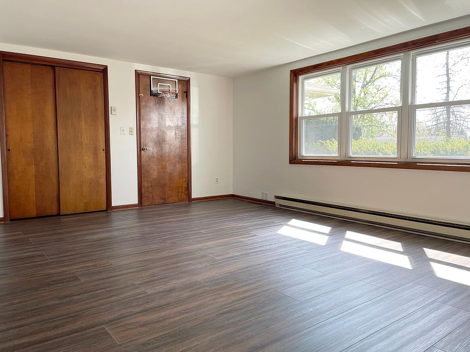 1st image of 3041 Meadowbrook Dr APT 5
