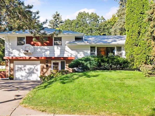 1907 Pleasant St, Lauderdale, MN 55113