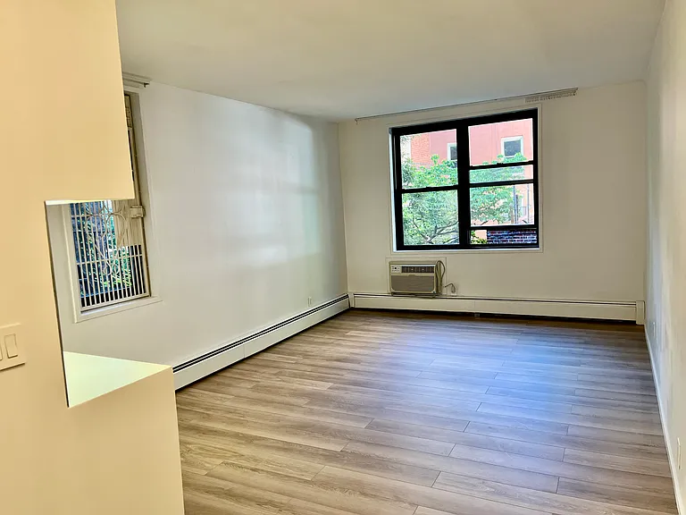 229 E 29th St #2G — Photo 3