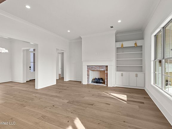 5th image of 374 Wellstone Pl