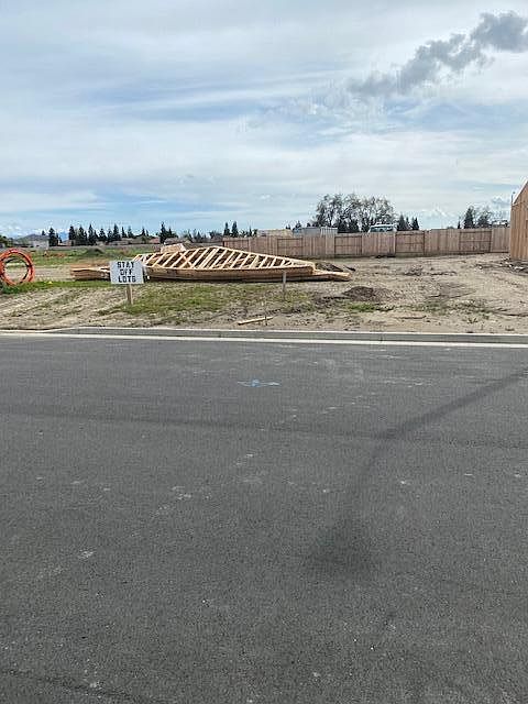 2nd image of 755 W Red Oak Avenue N