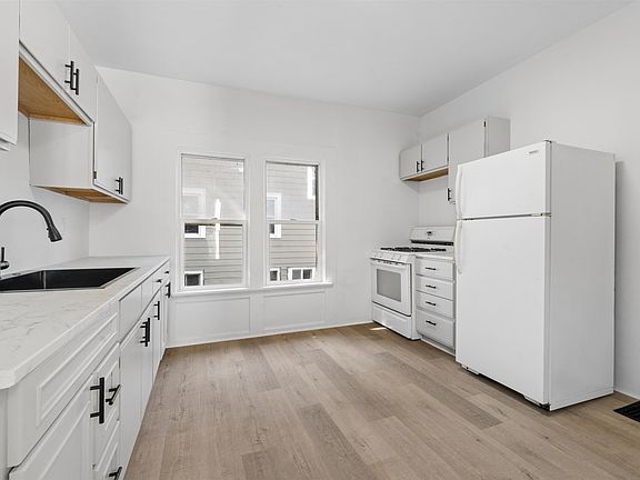 2nd image of 840 Jackson St #3