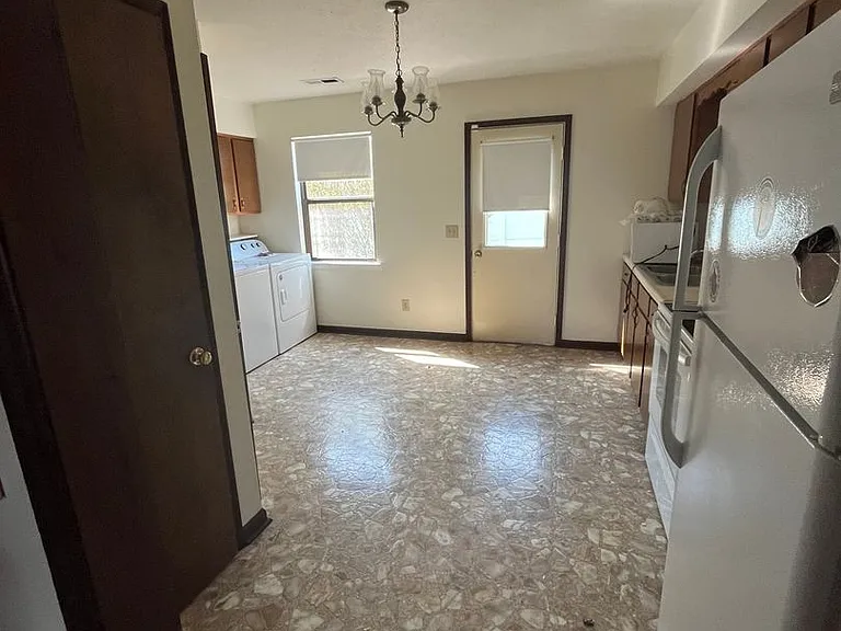 1621 Buttonwood Ct #B — Photo 5